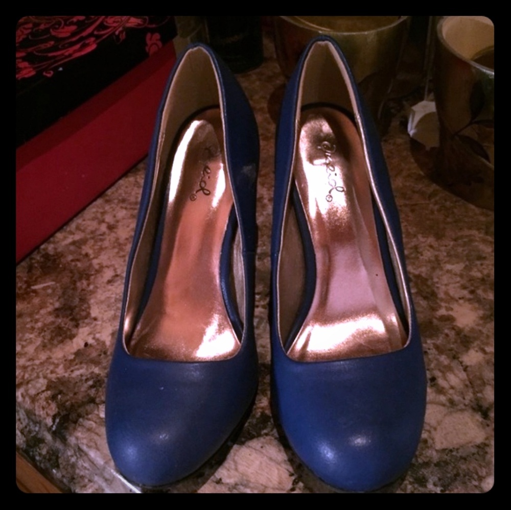 Quipid Blue Pumps